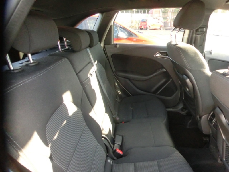 MERCEDES-BENZ B180