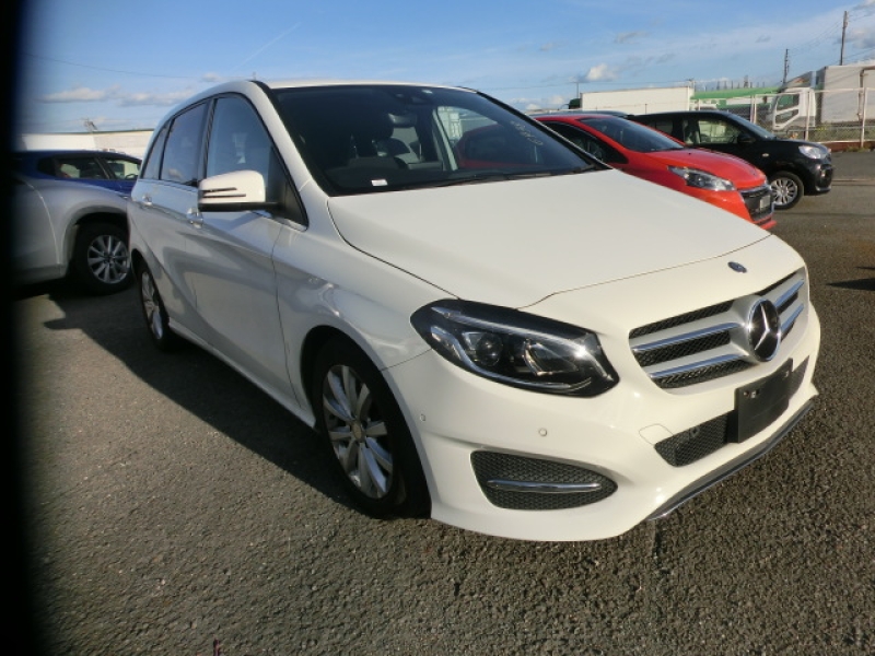 MERCEDES-BENZ B180