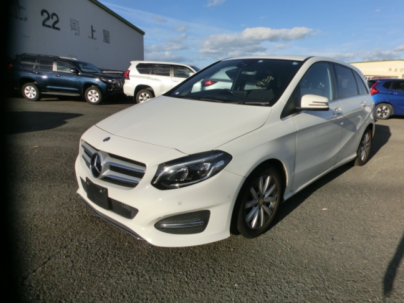 MERCEDES-BENZ B180