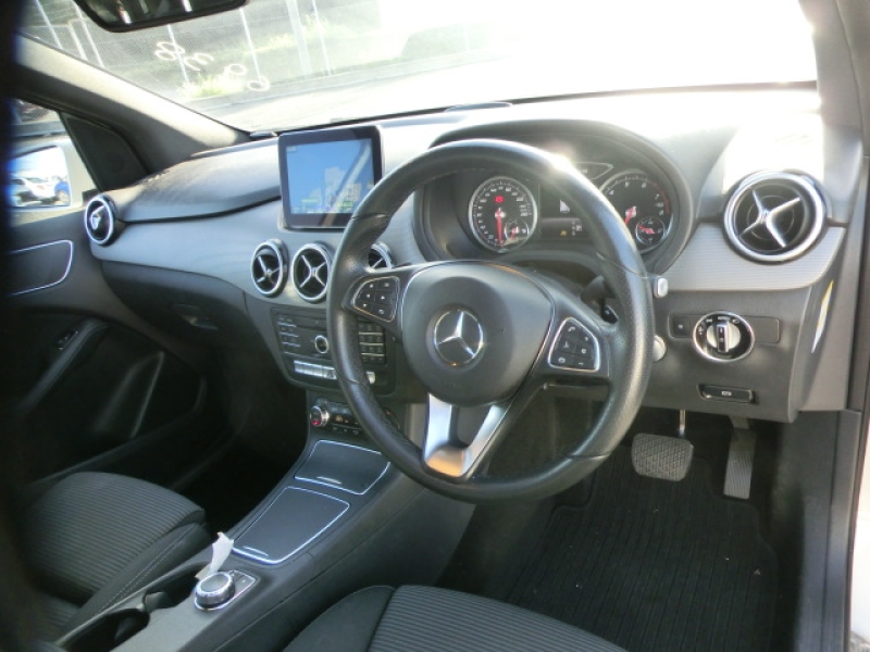 MERCEDES-BENZ B180