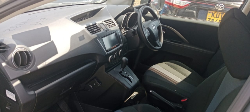 NISSAN Lafesta