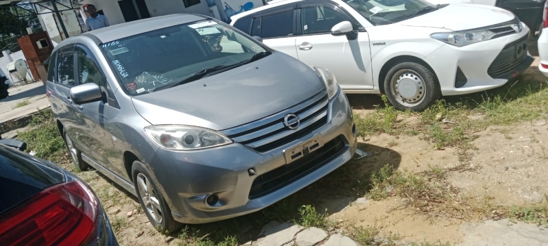 NISSAN Lafesta