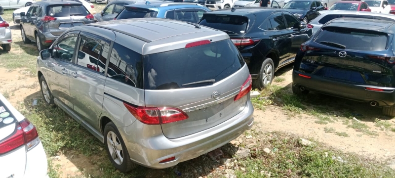 NISSAN Lafesta