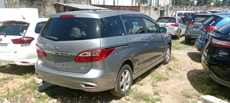NISSAN Lafesta